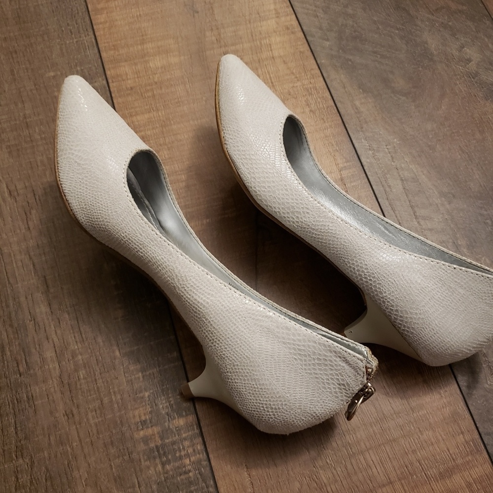 Kitten Heel Pump